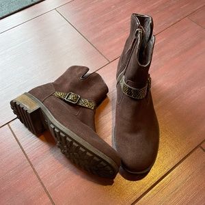 UGG Milnor suede ankle boots